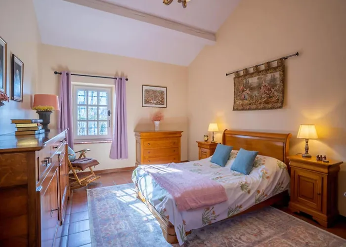 French Estate With Pool & Sauna Semesterbostad *