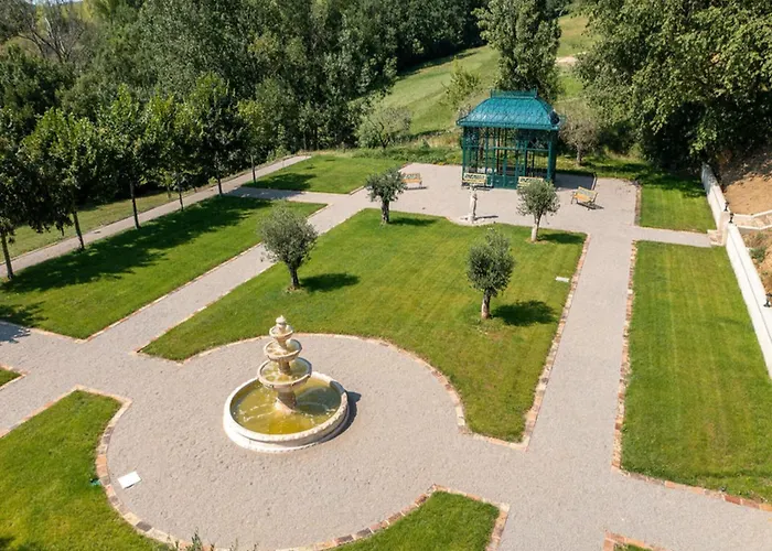 Semesterbostad French Estate With Pool & Sauna *