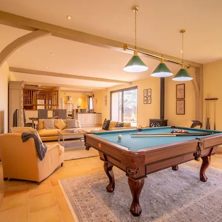Tatil Evi French Estate With Pool & Sauna