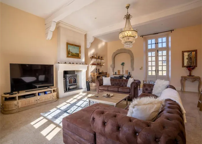 Ferienhaus French Estate With Pool & Sauna