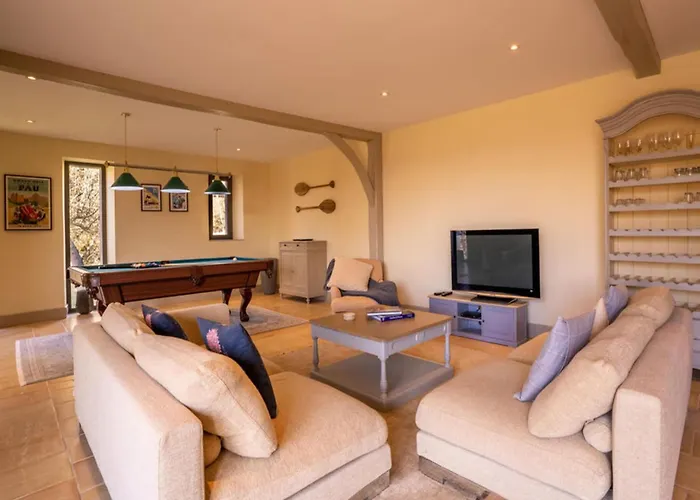 French Estate With Pool & Sauna Ferienhaus Damiatte