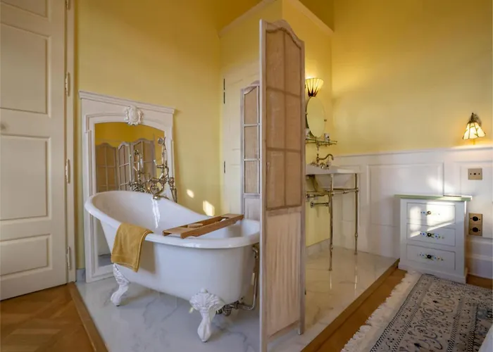 French Estate With Pool & Sauna Ferienhaus